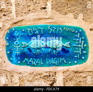 D'ISRAËL, Jaffa, Zodiac Pisces céramique street sign Banque D'Images