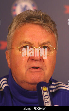 Guus Hiddink assiste à la conférence de presse de Chelsea avant leur jour de l'an match contre Crystal Palace. En vedette : Guus Hiddink Où : London, Royaume-Uni Quand : 30 déc 2015 Banque D'Images