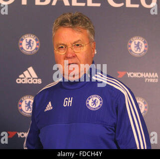 Guus Hiddink assiste à la conférence de presse de Chelsea avant leur jour de l'an match contre Crystal Palace. En vedette : Guus Hiddink Où : London, Royaume-Uni Quand : 30 déc 2015 Banque D'Images