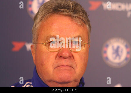 Guus Hiddink assiste à la conférence de presse de Chelsea avant leur jour de l'an match contre Crystal Palace. En vedette : Guus Hiddink Où : London, Royaume-Uni Quand : 30 déc 2015 Banque D'Images