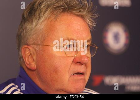 Guus Hiddink assiste à la conférence de presse de Chelsea avant leur jour de l'an match contre Crystal Palace. En vedette : Guus Hiddink Où : London, Royaume-Uni Quand : 30 déc 2015 Banque D'Images