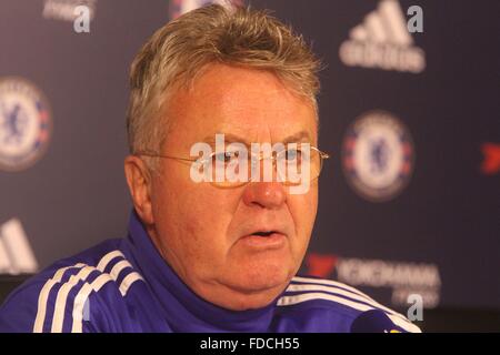 Guus Hiddink assiste à la conférence de presse de Chelsea avant leur jour de l'an match contre Crystal Palace. En vedette : Guus Hiddink Où : London, Royaume-Uni Quand : 30 déc 2015 Banque D'Images