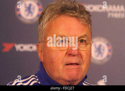 Guus Hiddink assiste à la conférence de presse de Chelsea avant leur jour de l'an match contre Crystal Palace. En vedette : Guus Hiddink Où : London, Royaume-Uni Quand : 30 déc 2015 Banque D'Images