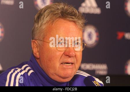 Guus Hiddink assiste à la conférence de presse de Chelsea avant leur jour de l'an match contre Crystal Palace. En vedette : Guus Hiddink Où : London, Royaume-Uni Quand : 30 déc 2015 Banque D'Images