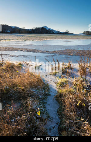 Terrain gelé et Roseberry Topping de Pinchinthorpe Banque D'Images