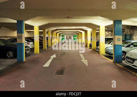 Carlisle Parade souterrain Hastings, le premier parking souterrain à grande échelle dans le monde, construit en 1931. Banque D'Images