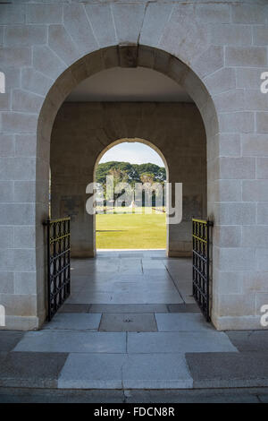 Thaïlande, Kanchanaburi, cimetière de la CGC de la Seconde Guerre mondiale et mémorial aux militaires alliés qui sont morts en construisant le chemin de fer de la mort de Birmanie-Siam Banque D'Images