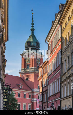 Vue depuis la rue de Saint-Jean (Ulica Swietojanska) au Château Royal, Varsovie, Mazovie, Pologne, Europe Banque D'Images