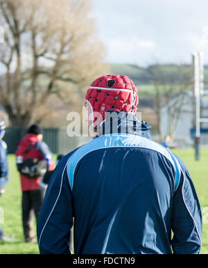 L'Ouest du pays de Galles, Aberystwyth, UK 30 janvier 2016 Sport. Aberystwyth RFC (1ère équipe) vs Carmarthen Athletic RFC (1ère équipe) jouer dans la Ligue nationale SWALEC. Aberystwyth sont sur leur propre terrain. Comme la grêle descendu juste avant la mi-temps Aberystwyth prendre la tête avec un essai et la conversion. Trebuchet © Photographie / Alamy News Live Banque D'Images