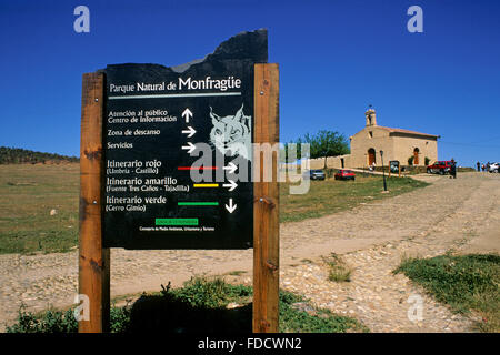 Villareal de San Carlos, dans l'arrière-plan la Ermita Virgen del Socorro, Parc National Monfrague, Estrémadure, Espagne Banque D'Images