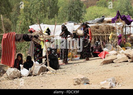 SENBETE, Ethiopie-24 mars : Les femmes du peuple oromo assister le marché du dimanche où oromos-amharas-afars rencontrez. Senbete-Ethiopia Banque D'Images