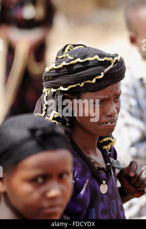 SENBETE, Ethiopie-24 mars : Les femmes du peuple oromo assister le marché du dimanche où l'Amhara afar-oromo-peuples. Banque D'Images