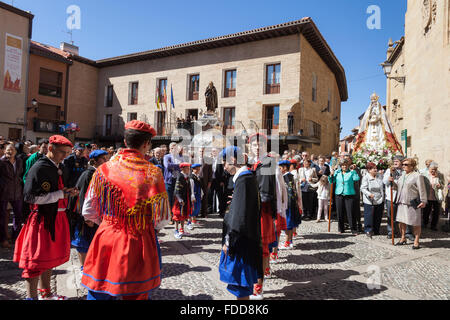 La Procession d'action de grâce entre la Plaza del Santo à la Fêtes de Gracias y de San Jerónimo Hermosilla Banque D'Images