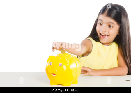 1 personne seulement pièces girl kid argent tirelire épargne roupies planification smiling Banque D'Images