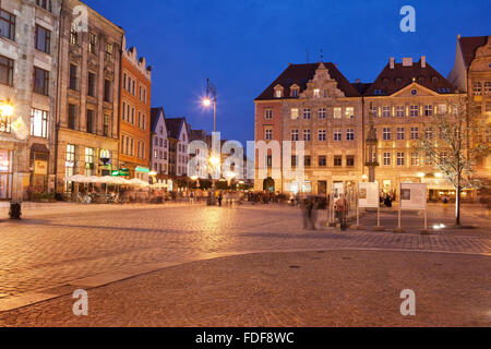 Ville de Wroclaw par nuit en Pologne, Place du marché de la vieille ville historique, tenement houses Banque D'Images