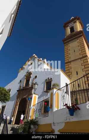 Estepona, Costa del Sol, la province de Malaga, Andalousie, Espagne du sud. L'église. Iglesia de Nuestra Señora de los Remedios. Banque D'Images