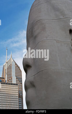 Chicago, Illinois, USA : sculpture 1004 Portraits réalisés par l'artiste espagnol Jaume Plensa au Millennium Park Banque D'Images