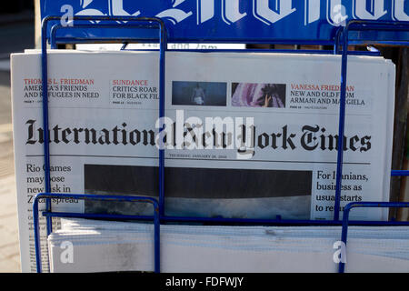 International New York Times sur la vente au Royaume-Uni Banque D'Images