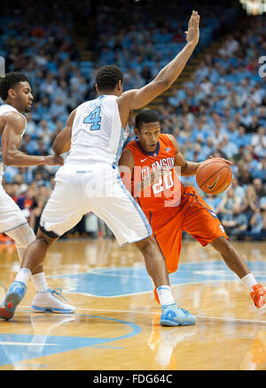 30 décembre 2015 - Chapel Hill, Caroline du Nord ; U.S. - Clemson Tigers (20) JORDANIE ROPER comme l'Université de Caroline du Nord à l'encontre de l'Tarheels Clemson Tigers avec un score final de 80-69 comme ils ont joué en ncaa à l'mens Dean Smith Center situé à Chapel Hill. Copyright 2015 Jason Moore. (Crédit Image : © Jason Moore via Zuma sur le fil) Banque D'Images