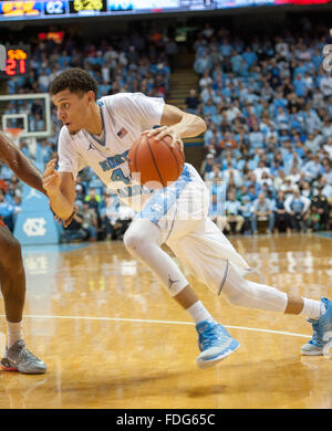 30 décembre 2015 - Chapel Hill, Caroline du Nord ; U.S. - Carolina Tarheels (44) JUSTIN JACKSON comme l'Université de Caroline du Nord à l'encontre de l'Tarheels Clemson Tigers avec un score final de 80-69 comme ils ont joué en ncaa à l'mens Dean Smith Center situé à Chapel Hill. Copyright 2015 Jason Moore. (Crédit Image : © Jason Moore via Zuma sur le fil) Banque D'Images