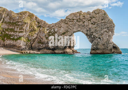 Plage de la "Porte" urdle Formation Falaise près de crique de Lulworth, dans le Dorset, Angleterre du Sud Banque D'Images