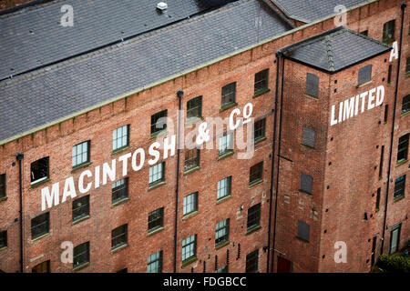 Macintosh skyline Manchester & Co les immeubles d'une ville dynamique la pluie humide haut pistes view point à bas skylin Banque D'Images