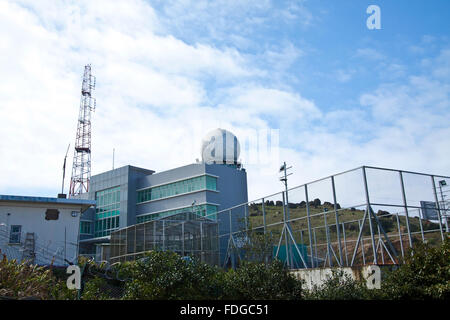 Station météo au sommet de Hong Kong, Tai Mo Shan. Banque D'Images