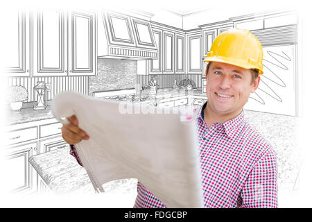 Entrepreneur Smiling Holding Blueprints sur Custom cuisine Dessin. Banque D'Images