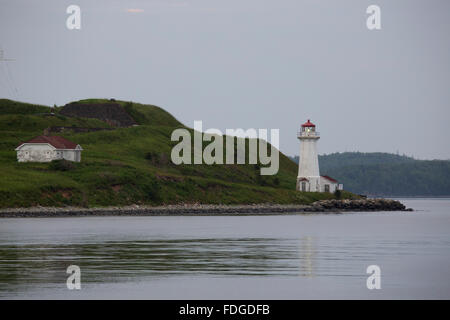 Le phare sur l'île Georges dans la baie d'Halifax, au Canada. Banque D'Images