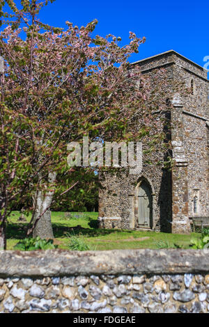 St Marys Church Capel le Ferne est un bâtiment du patrimoine grade désigné 1. l'église est d'origine du 12ème siècle. Folkestone Kent Banque D'Images