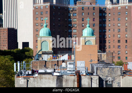 Vue sur le mélange chaotique de style architectural et de l'objet qui est le quartier historique de Lower East Side, NEW YORK, USA. Banque D'Images