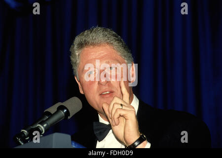 Washington, DC., USA, le 20 janvier, 1993, le président William Jefferson Clinton, lors d'un de ses premiers ballons. Credit : Mark Reinstein Banque D'Images