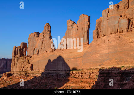 Monolithes de grès le long de Park Avenue trail, Arches National Park, Utah USA Banque D'Images