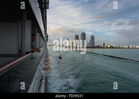 South Beach Miami et l'entrée du port de départ des navires de croisière Banque D'Images