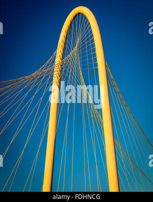 Le Margaret Hunt Hill Bridge est un pont à Dallas, Texas, qui enjambe la rivière Trinity Banque D'Images