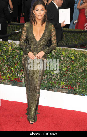 Los Angeles, Californie, USA. Jan 30, 2016. 30 janvier 2016 - Los Angeles California USA - Actrice EVA LONGORIA au SAG Awards- arrivants tenue au Shrine Auditorium à Los Angeles CA. © Paul Fenton/ZUMA/Alamy Fil Live News Banque D'Images