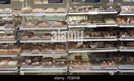 Section boulangerie d'un supermarché Sainsburys store à Londres, Royaume-Uni Banque D'Images