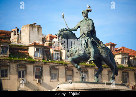 Statue équestre du roi Jean I sur la Praça da Figueira, Lisbonne, Portugal, Europe Banque D'Images