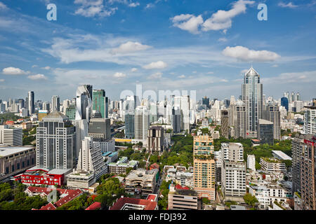 Portrait de grands immeubles modernes dans le centre de Bangkok, Thaïlande. Banque D'Images