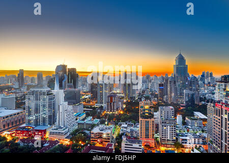 Vue imprenable sur le centre-ville de Bangkok au lever du soleil. Bangkok, Thaïlande. Banque D'Images