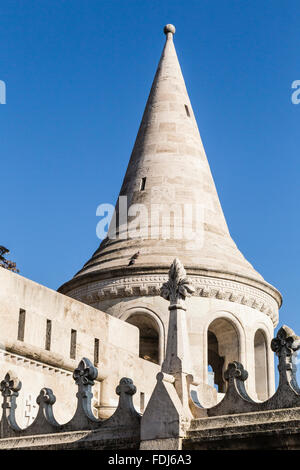 L'un des sept tourelles de le Bastion des Pêcheurs, la colline du Château, Budapest, Hongrie Banque D'Images