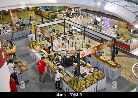 Étal de fruits en complexe Terminal 21. Bangkok, Thaïlande. Banque D'Images