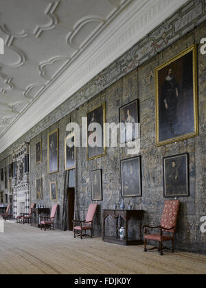 La longue galerie à Hardwick Hall, Derbyshire. Le prix est de 162 pieds de long, 26 pieds de haut et varie de 22 à 40 pieds de largeur et est la plus grande (mais pas la plus longue) Elizabethan survivant longue galerie et le seul à conserver ses tapisseries d'origine et Banque D'Images