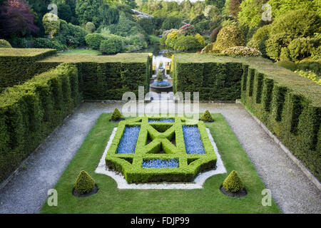 Le parterre de mosaïque à Biddulph Grange Jardin, Staffordshire. Le jardin a été conçu au milieu du xixe siècle par James Bateman pour afficher sa vaste collection de plantes. Banque D'Images