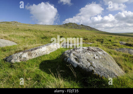 Les affleurements de granit de Tor, Bodmin Moor, North Cornwall. La région s'élève à la deuxième plus haut point à Cornwall, et a été donné par Sir Richard Onslow avec la 43e Division (Wessex) comme un mémorial à ses hommes qui sont morts dans la Deuxième Guerre mondiale. Banque D'Images