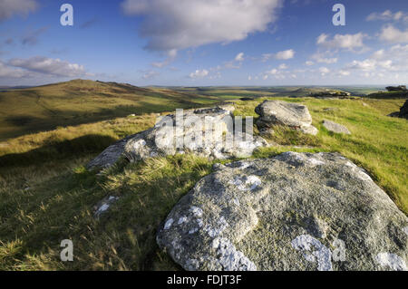 Les affleurements de granit de Tor, Bodmin Moor, North Cornwall. La région s'élève à la deuxième plus haut point à Cornwall, et a été donné par Sir Richard Onslow avec la 43e Division (Wessex) comme un mémorial à ses hommes qui sont morts dans la Deuxième Guerre mondiale. Banque D'Images