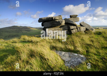 Les affleurements de granit de Tor, Bodmin Moor, North Cornwall. La région s'élève à la deuxième plus haut point à Cornwall, et a été donné par Sir Richard Onslow avec la 43e Division (Wessex) comme un mémorial à ses hommes qui sont morts dans la Deuxième Guerre mondiale. Banque D'Images