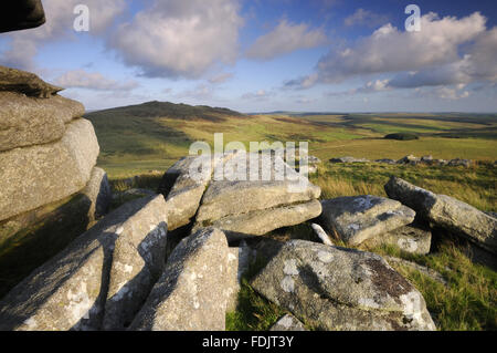 Les affleurements de granit de Tor, Bodmin Moor, North Cornwall. La région s'élève à la deuxième plus haut point à Cornwall, et a été donné par Sir Richard Onslow avec la 43e Division (Wessex) comme un mémorial à ses hommes qui sont morts dans la Deuxième Guerre mondiale. Banque D'Images