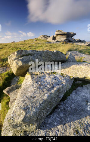 Les affleurements de granit de Tor, Bodmin Moor, North Cornwall. La région s'élève à la deuxième plus haut point à Cornwall, et a été donné par Sir Richard Onslow avec la 43e Division (Wessex) comme un mémorial à ses hommes qui sont morts dans la Deuxième Guerre mondiale. Banque D'Images