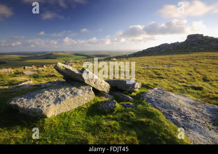 Les affleurements de granit de Tor, Bodmin Moor, North Cornwall. La région s'élève à la deuxième plus haut point à Cornwall, et a été donné par Sir Richard Onslow avec la 43e Division (Wessex) comme un mémorial à ses hommes qui sont morts dans la Deuxième Guerre mondiale. Banque D'Images